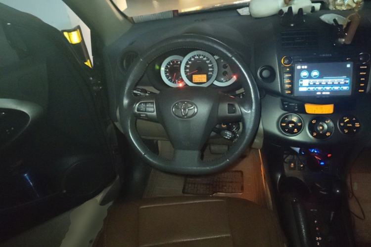 Used Toyota RAV4 2011 2.0L Automatic Luxury Edition Steering Wheel