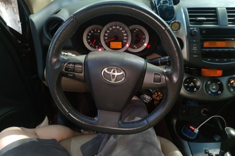 Used Toyota RAV4 2011 2.0L Automatic Luxury Edition Steering Wheel