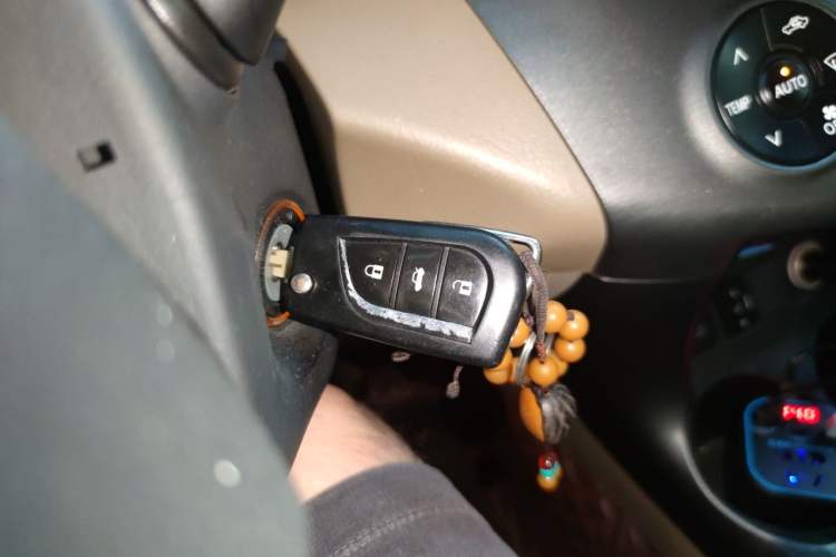 Used Toyota RAV4 2011 2.0L Automatic Luxury Edition Vehicle Key