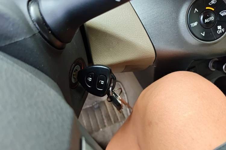 Used Toyota RAV4 2011 2.0L Automatic Luxury Edition Vehicle Key