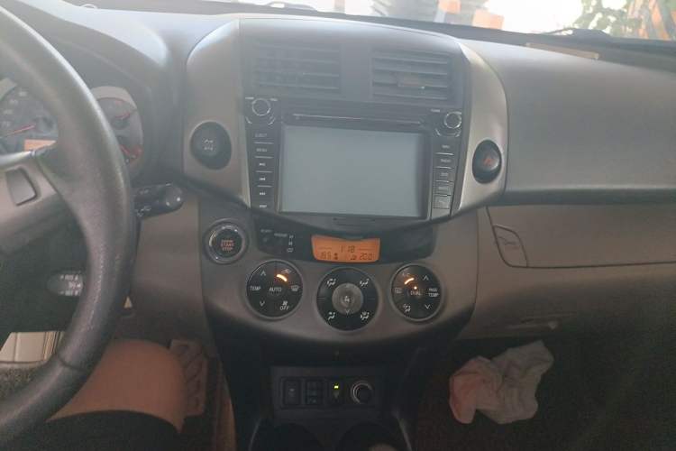 Used Toyota RAV4 2011 2.4L Automatic 4x4 Supreme Edition Audio And AC Panel