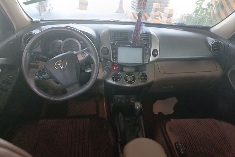 Used Toyota RAV4 2011 2.4L Automatic 4x4 Supreme Edition Center Console
