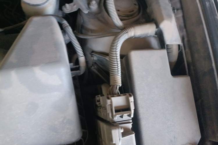 Used Toyota RAV4 2011 2.4L Automatic 4x4 Supreme Edition Engine Bay Left