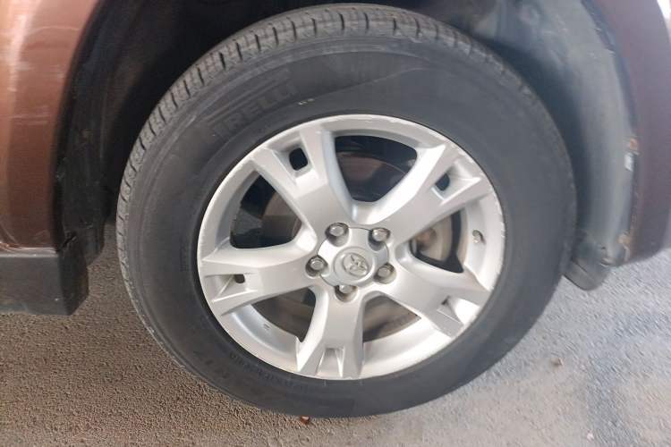 Used Toyota RAV4 2011 2.4L Automatic 4x4 Supreme Edition Right Front Wheel Hub