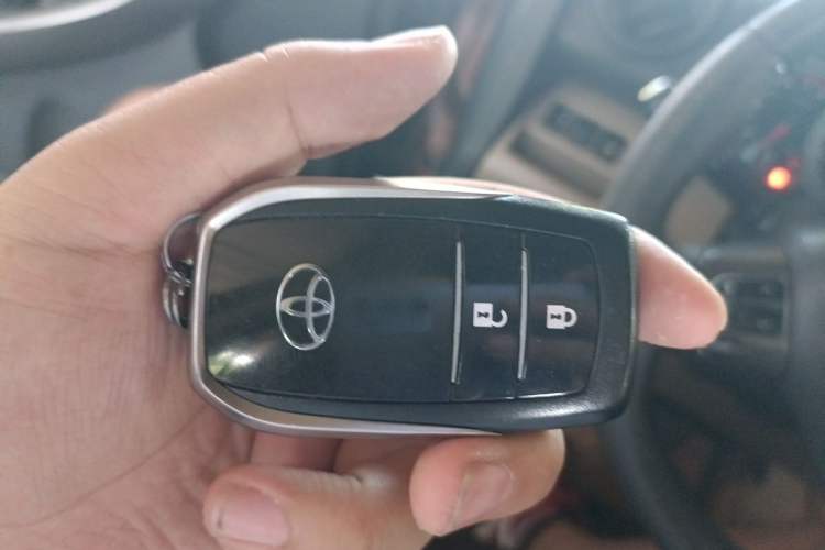 Used Toyota RAV4 2011 2.4L Automatic 4x4 Supreme Edition Vehicle Key