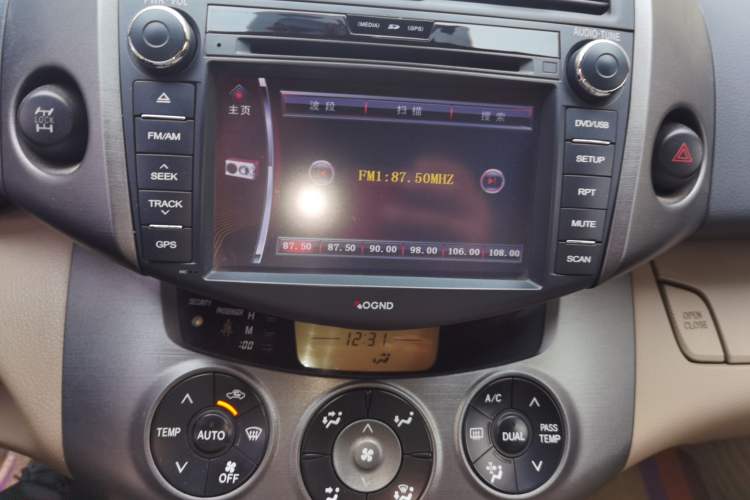 Used Toyota RAV4 2011 2.4L Automatic 4x4 Luxury Edition Audio And AC Panel