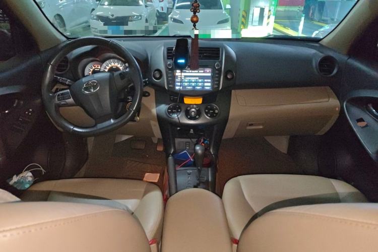 Used Toyota RAV4 2011 2.4L Automatic 4x4 Luxury Edition Center Console