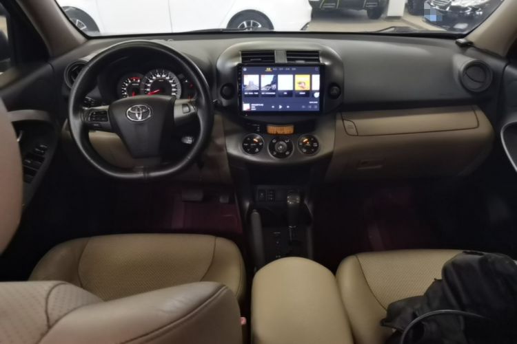 Used Toyota RAV4 2011 2.0L Automatic Luxury Edition Center Console