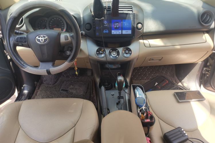 Used Toyota RAV4 2011 2.4L Automatic 4x4 Luxury Edition Center Console