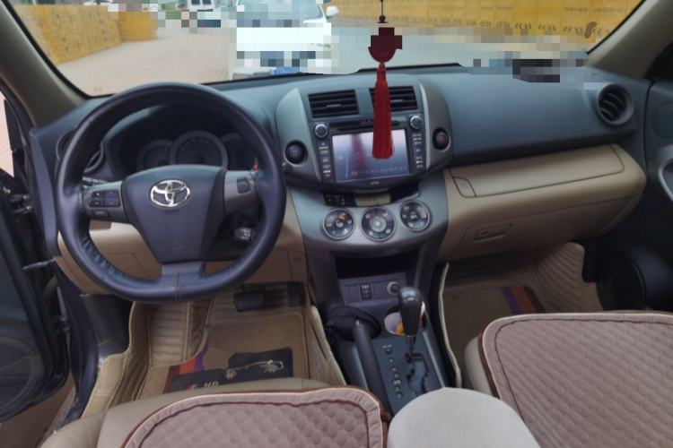 Used Toyota RAV4 2011 2.4L Automatic 4x4 Luxury Edition Center Console