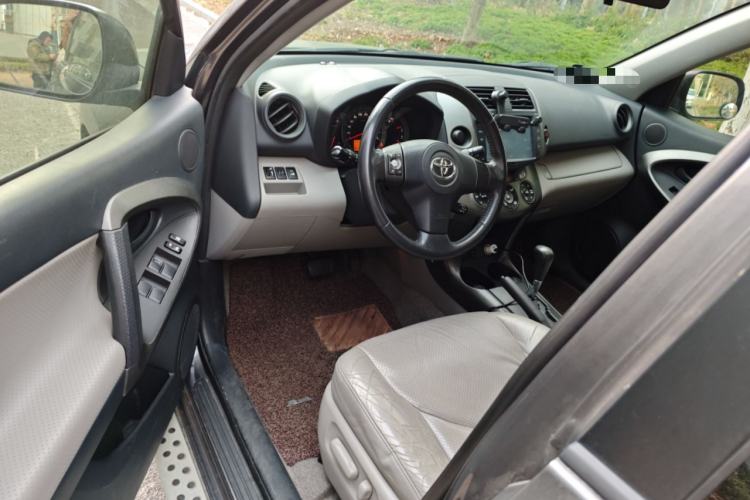 Used Toyota RAV4 2011 2.0L Automatic Luxury Edition Driver Seat