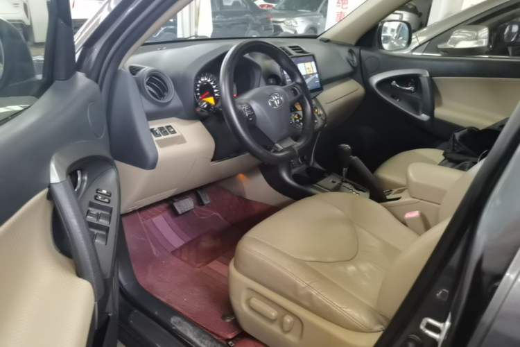 Used Toyota RAV4 2011 2.0L Automatic Luxury Edition Driver Seat