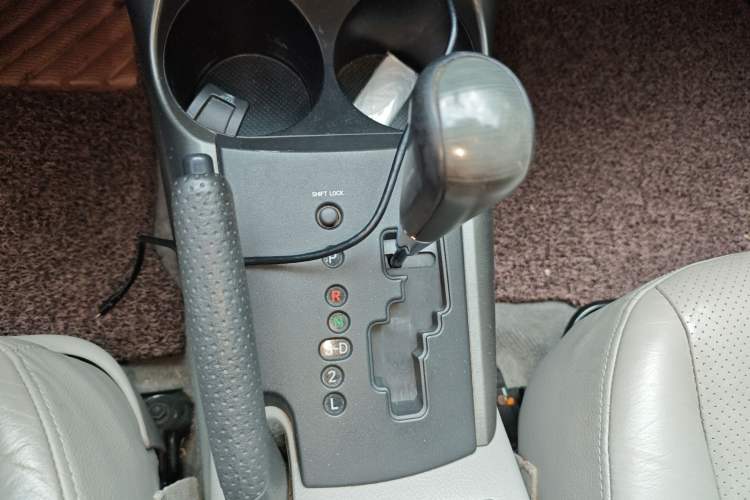 Used Toyota RAV4 2011 2.0L Automatic Luxury Edition Gear Lever