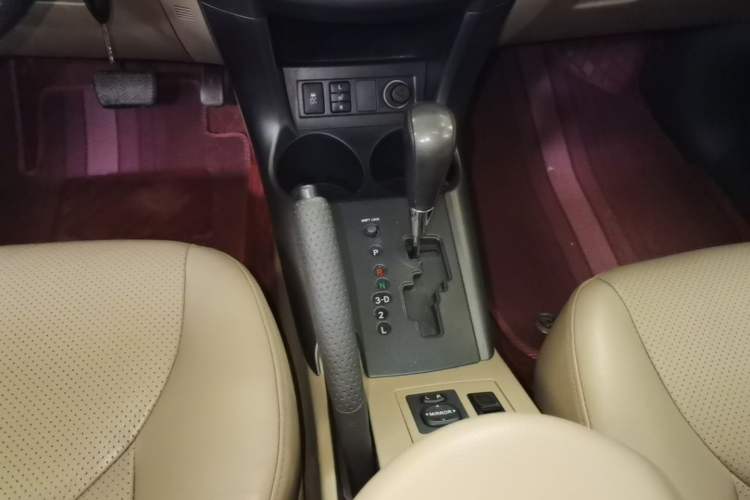 Used Toyota RAV4 2011 2.0L Automatic Luxury Edition Gear Lever
