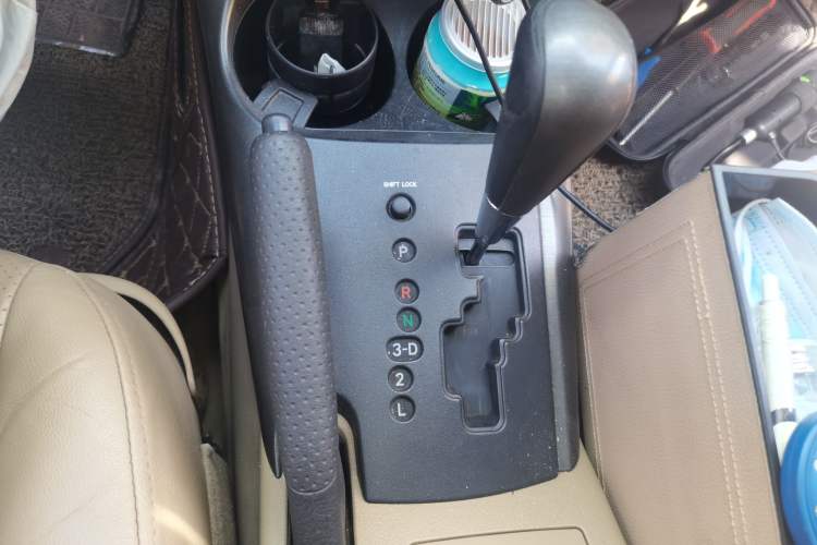 Used Toyota RAV4 2011 2.4L Automatic 4x4 Luxury Edition Gear Lever