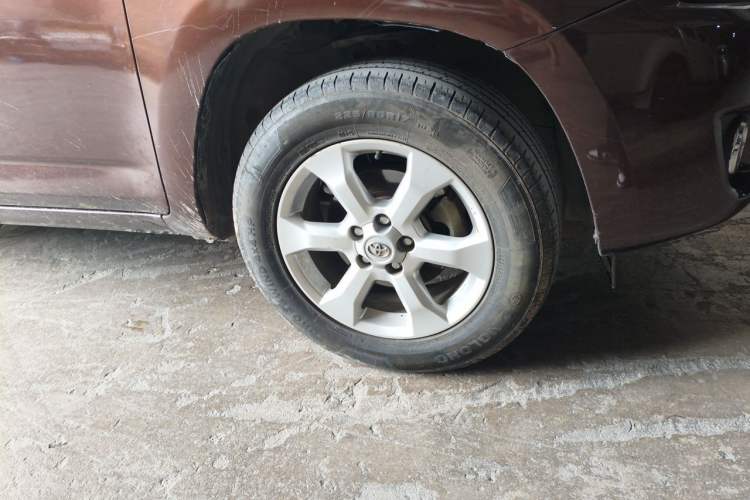 Used Toyota RAV4 2011 2.0L Manual Classic Edition Right Front Wheel Hub