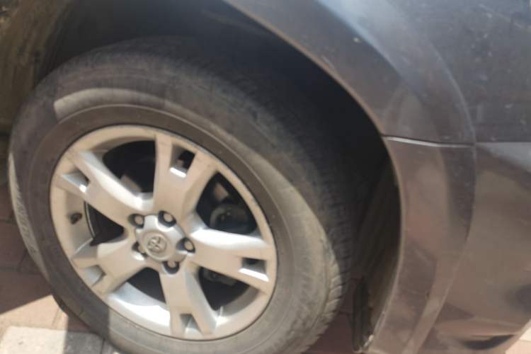 Used Toyota RAV4 2011 2.4L Automatic 4x4 Luxury Edition Right Front Wheel Hub