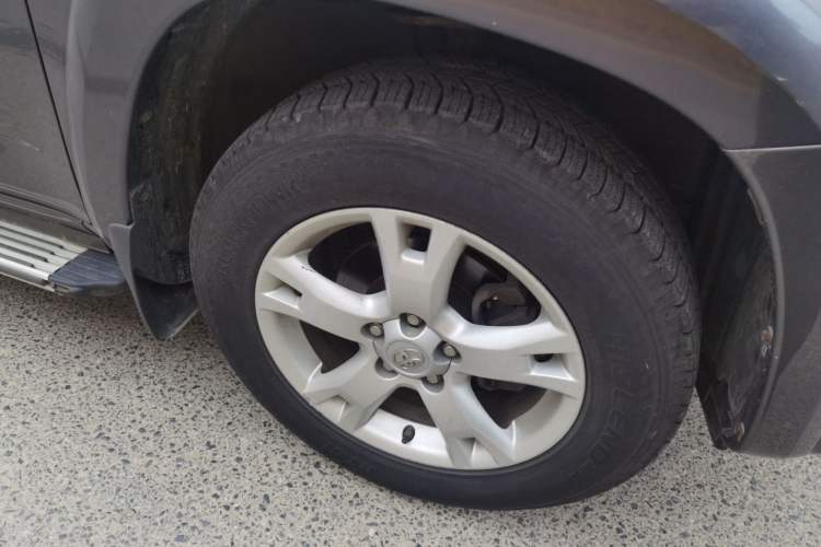 Used Toyota RAV4 2011 2.4L Automatic 4x4 Luxury Edition Right Front Wheel Hub