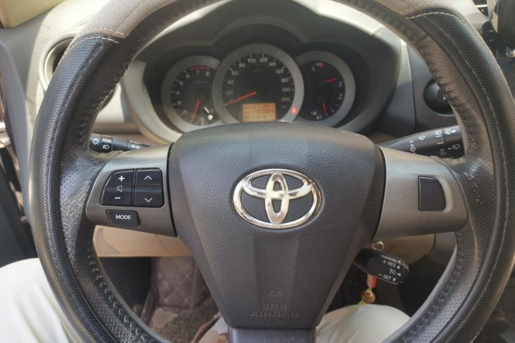 Used Toyota RAV4 2011 2.4L Automatic 4x4 Luxury Edition Steering Wheel