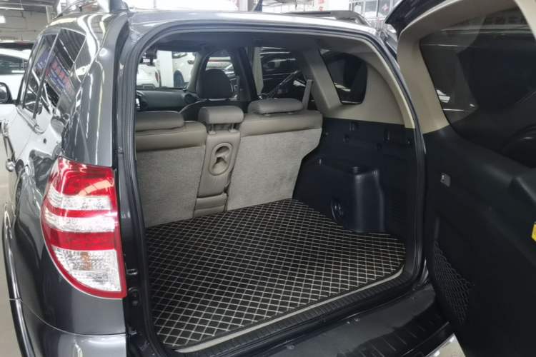 Used Toyota RAV4 2011 2.0L Automatic Luxury Edition Trunk