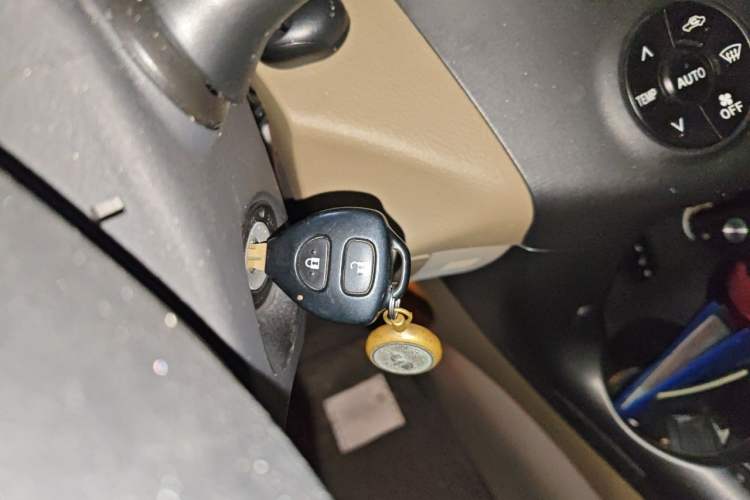Used Toyota RAV4 2011 2.4L Automatic 4x4 Luxury Edition Vehicle Key