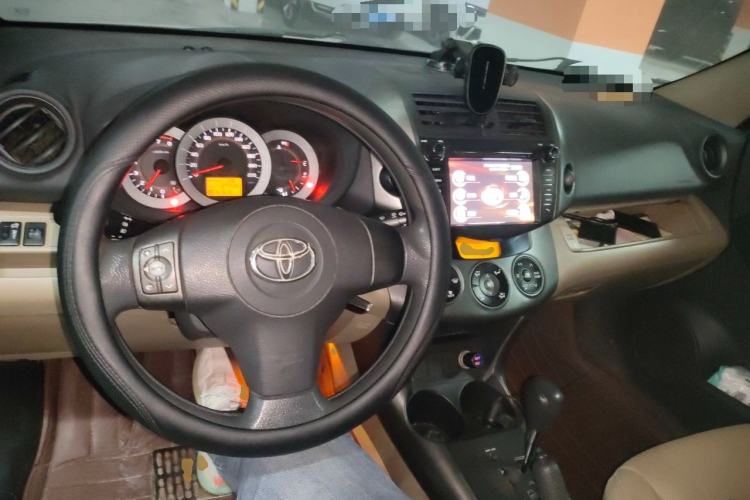 Used Toyota RAV4 2011 2.0L Automatic 4x4 Edition Center Console