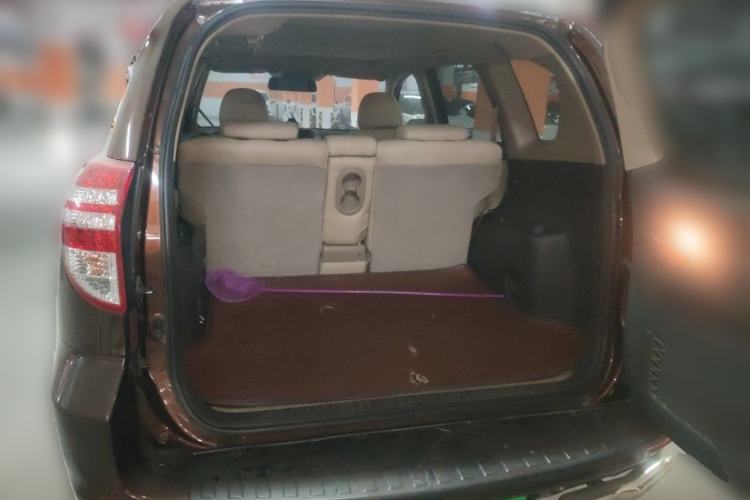 Used Toyota RAV4 2011 2.0L Automatic 4x4 Edition Trunk