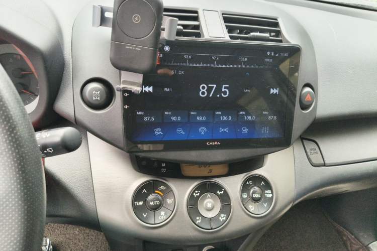 Used Toyota RAV4 2011 2.4L Automatic 4x4 Luxury Edition Audio And AC Panel