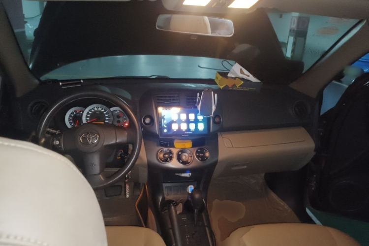 Used Toyota RAV4 2011 2.0L Automatic 4x4 Edition Center Console