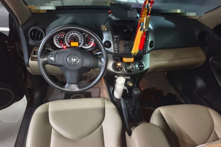 Used Toyota RAV4 2011 2.0L Automatic Classic Edition Center Console