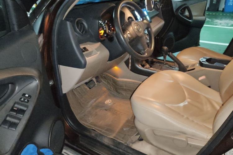 Used Toyota RAV4 2011 2.0L Automatic 4x4 Edition Driver Seat