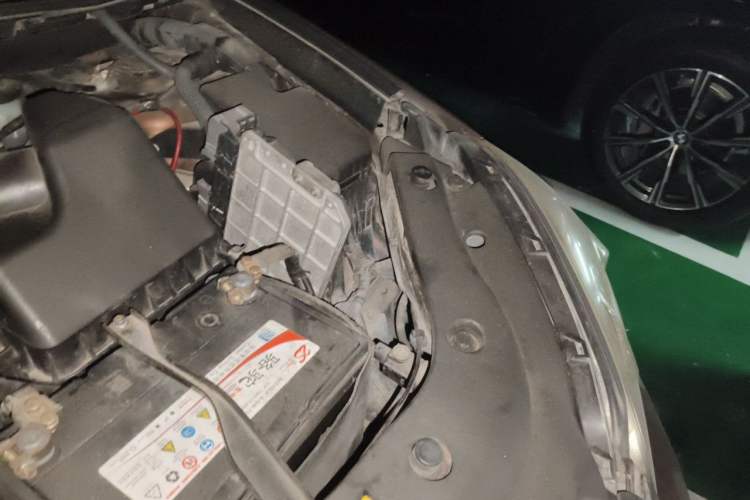 Used Toyota RAV4 2011 2.0L Automatic 4x4 Edition Engine Bay Left