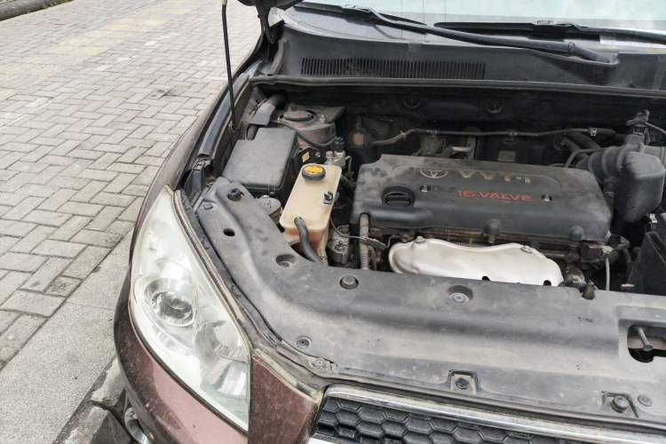 Used Toyota RAV4 2011 2.4L Automatic 4x4 Luxury Edition Engine Bay Right