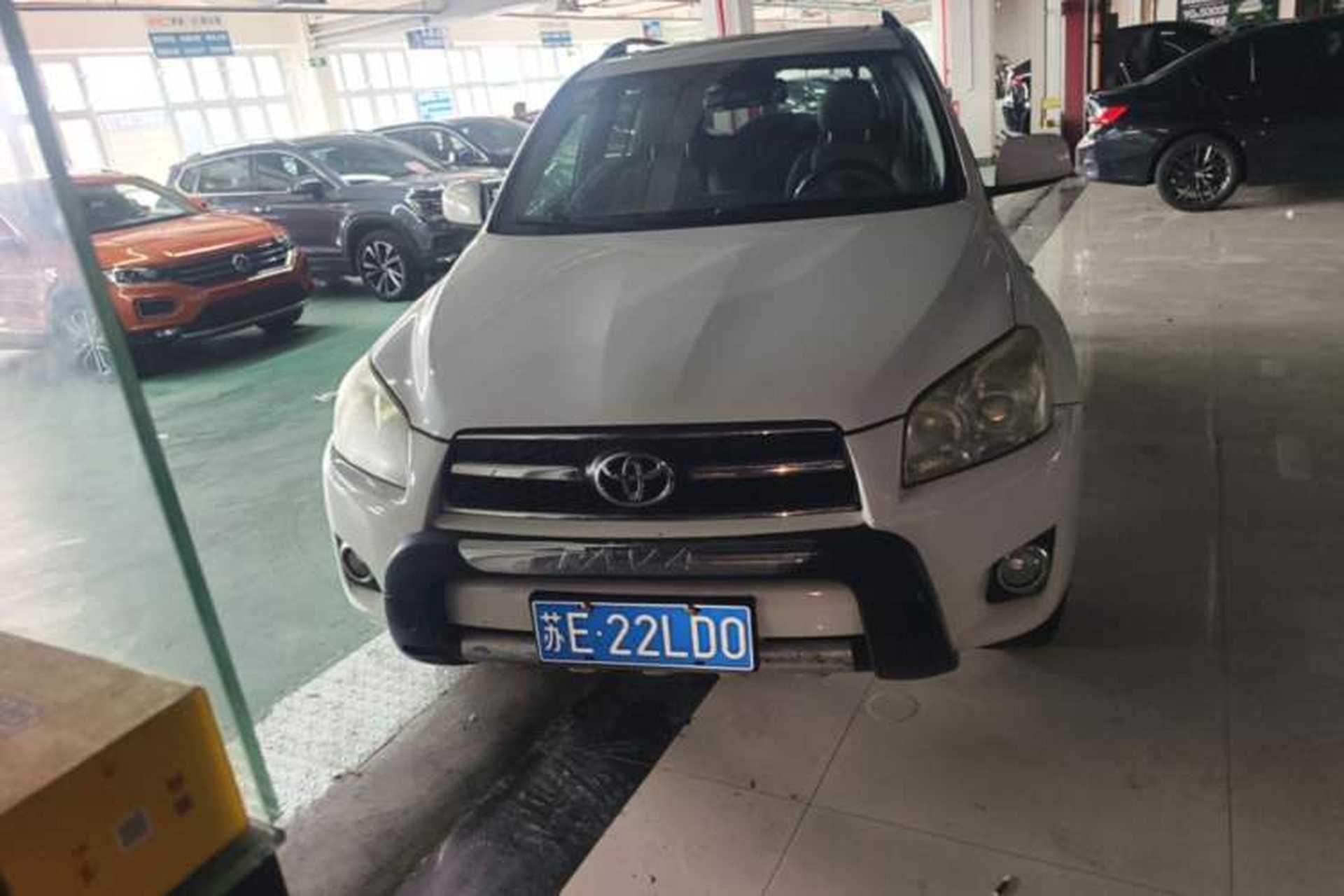 Used Toyota RAV4 2011 2.0L Automatic Luxury Edition Front