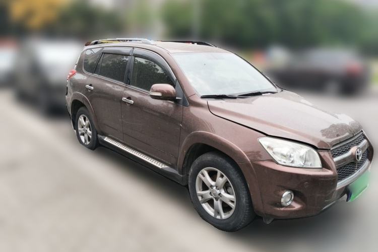 Used Toyota RAV4 2011 2.4L Automatic 4x4 Luxury Edition Front Right 45 Deg