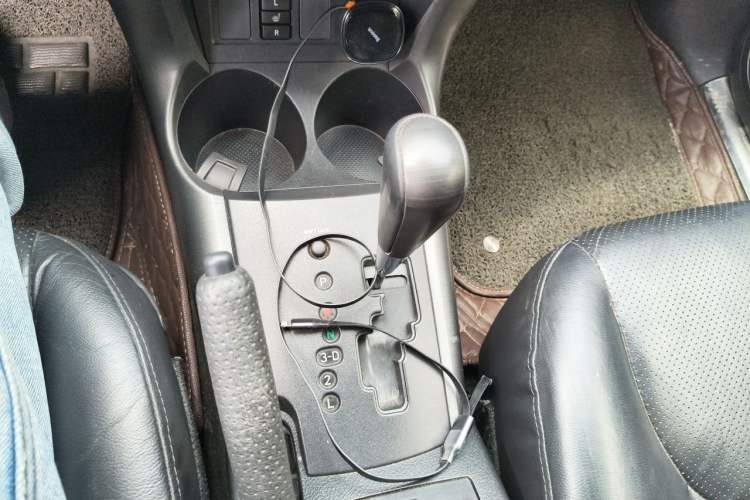 Used Toyota RAV4 2011 2.4L Automatic 4x4 Luxury Edition Gear Lever