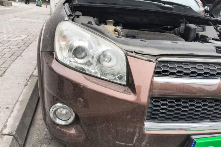 Used Toyota RAV4 2011 2.4L Automatic 4x4 Luxury Edition Right Front Headlight