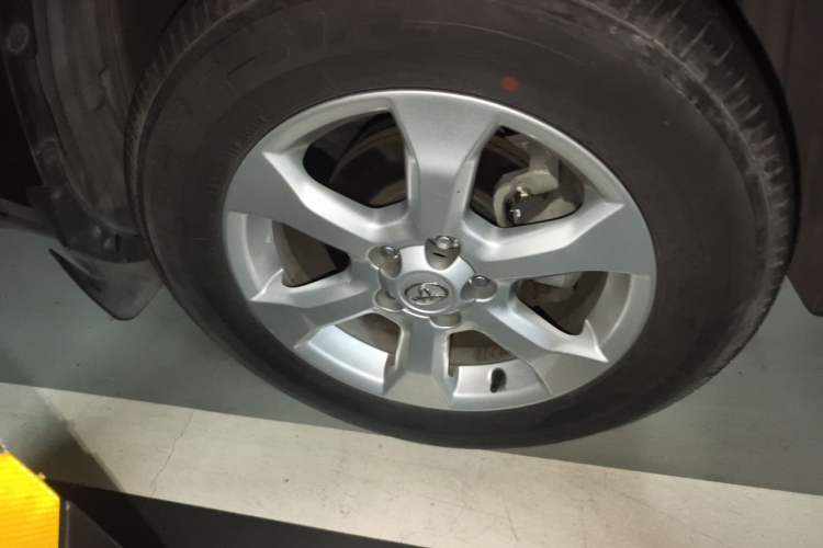 Used Toyota RAV4 2011 2.0L Automatic Classic Edition Right Front Wheel Hub