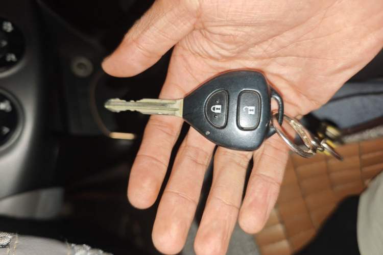 Used Toyota RAV4 2011 2.0L Automatic Classic Edition Vehicle Key
