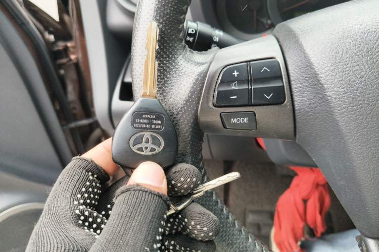 Used Toyota RAV4 2011 2.4L Automatic 4x4 Luxury Edition Vehicle Key