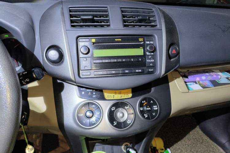 Used Toyota RAV4 2011 2.0L Automatic 4x4 Edition Audio And AC Panel