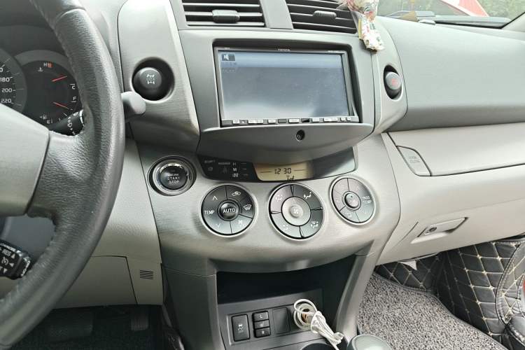 Used Toyota RAV4 2011 2.4L Automatic 4x4 Supreme Navigation Edition Audio And AC Panel