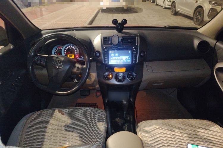 Used Toyota RAV4 2011 2.4L Automatic 4x4 Luxury Edition Center Console