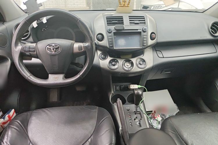 Used Toyota RAV4 2011 2.4L Automatic 4x4 Supreme Edition Center Console