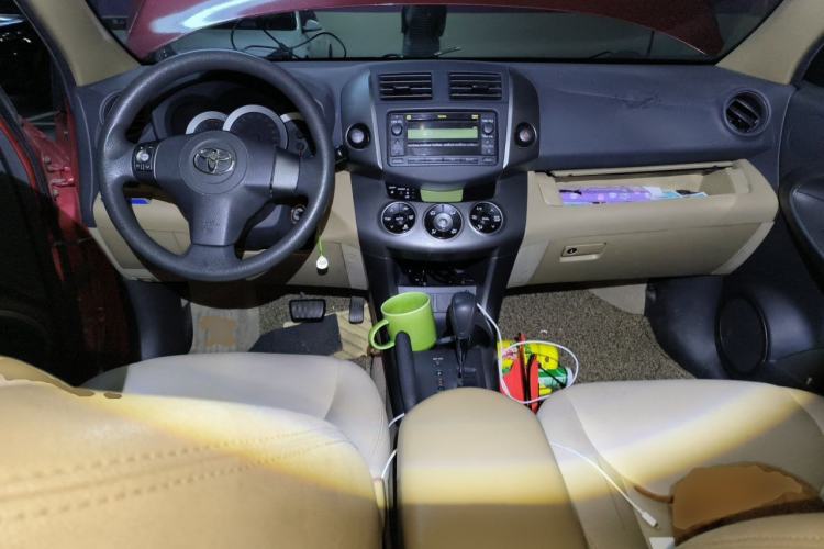 Used Toyota RAV4 2011 2.0L Automatic 4x4 Edition Center Console