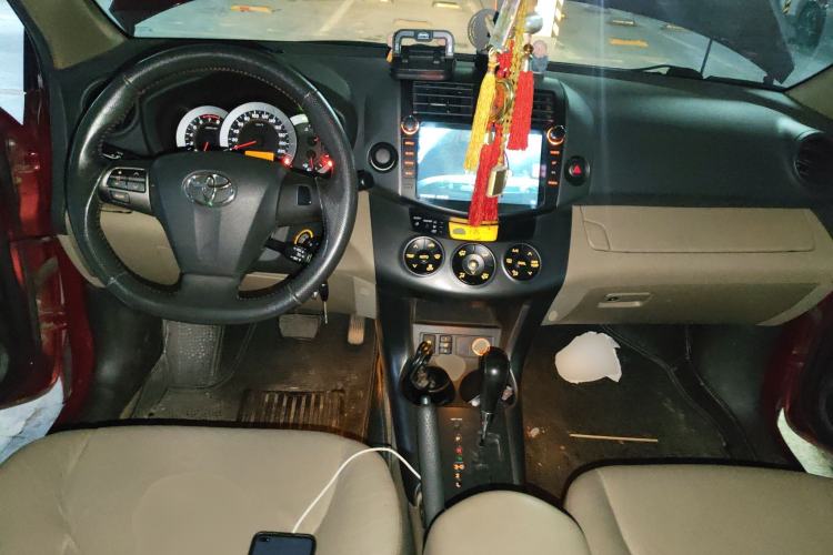 Used Toyota RAV4 2011 2.0L Automatic Luxury Edition Center Console