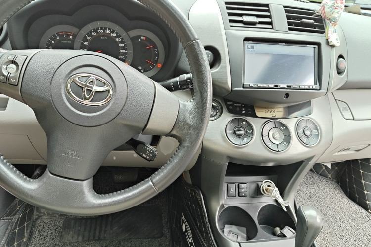Used Toyota RAV4 2011 2.4L Automatic 4x4 Supreme Navigation Edition Center Console