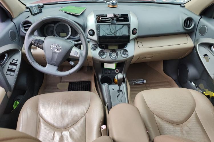 Used Toyota RAV4 2011 2.4L Automatic 4x4 Supreme Navigation Edition Center Console