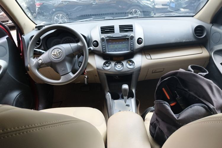 Used Toyota RAV4 2011 2.0L Automatic Classic Edition Center Console