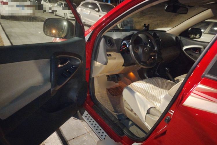 Used Toyota RAV4 2011 2.4L Automatic 4x4 Luxury Edition Driver Seat